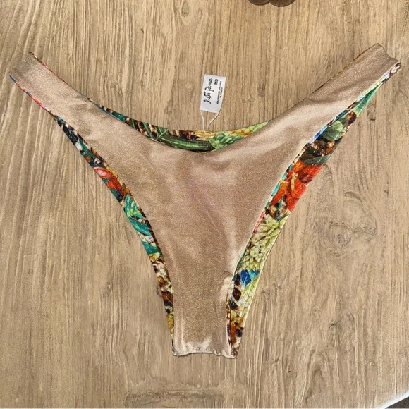 Luli Fama bikini - Picture 5 of 7